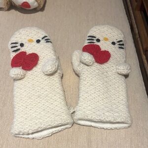 New!!! Cute Hello Kitty Mittens with Red bow